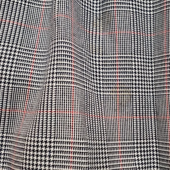 Size 2 Plaid pattern Business Suit Jacket with complimentary matching skirt. - Picture 10 of 10